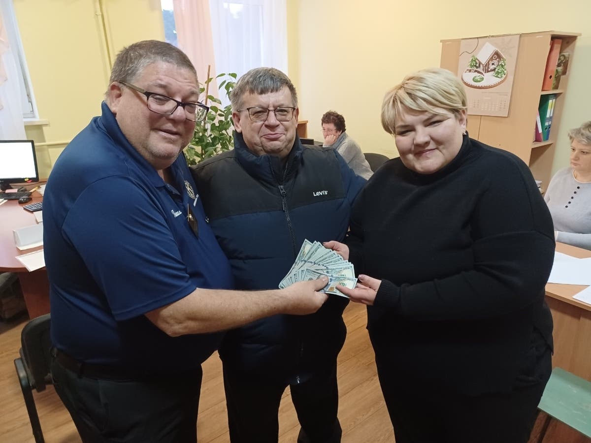 ‘A Beacon’ Lindenhurst man travels to Ukrainian orphanage Empire