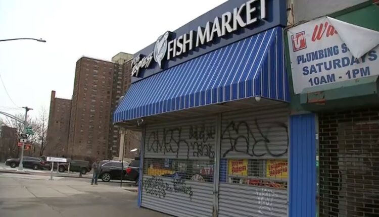 Fish store worker allegedly stabs brothers in Harlem, killing 1