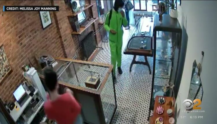 Brooklyn jewelry store robbed in broad daylight