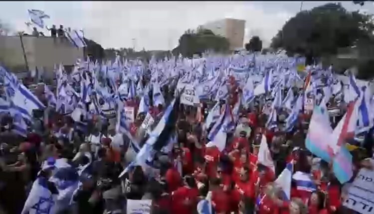 Massive protests in Israel after defense minister fired