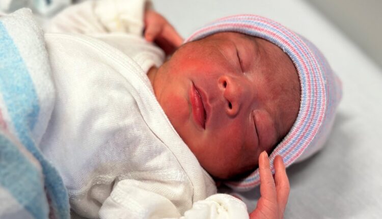 Baby born just outside of Lincoln Tunnel entrance