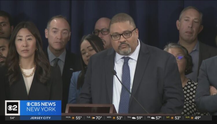 Manhattan DA Alvin Bragg, lawmakers introduce Hate Crime Modernization Act to close loopholes
