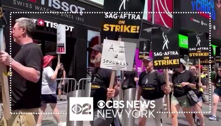 SAG-AFTRA reaches tentative agreement with studios to end strike
