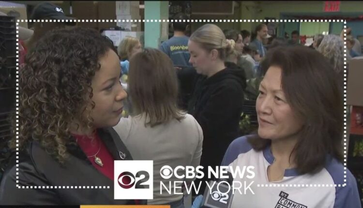 #BetterTogether: NY Common Pantry packing meals for asylum seekers