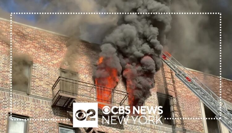 Fire forces hundreds of tenants out of Queens apartment building
