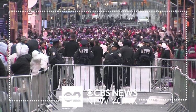 Crowds growing in Times Square ahead of New Year's Eve ball drop
