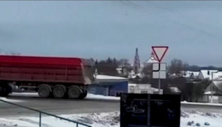 Russian plane carrying Ukrainian prisoners of war crashes