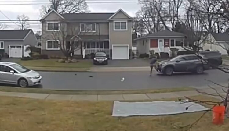 Man jumps onto moving car to stop thief from taking Rolex