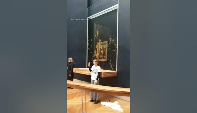 Activists splatter 'Mona Lisa' with soup