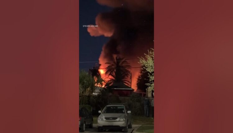 Small plane crashes into mobile home park in Florida #news #breakingnews