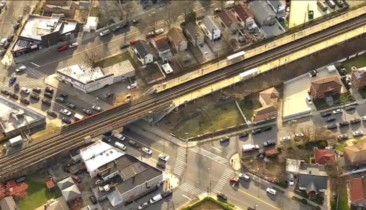 Police investigate slashing on LIRR train