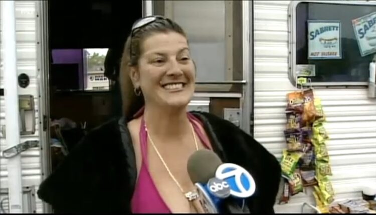 Woman previously arrested for selling sex as a hot dog vendor faces stalking charges